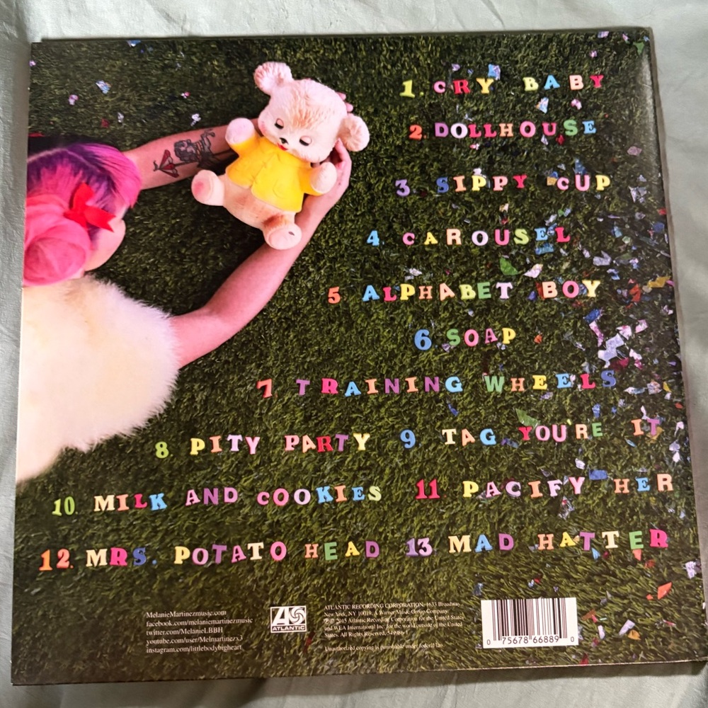 Melanie Martinez Crybaby Vinyl Record with Illustration Book - Picture 3 of 13